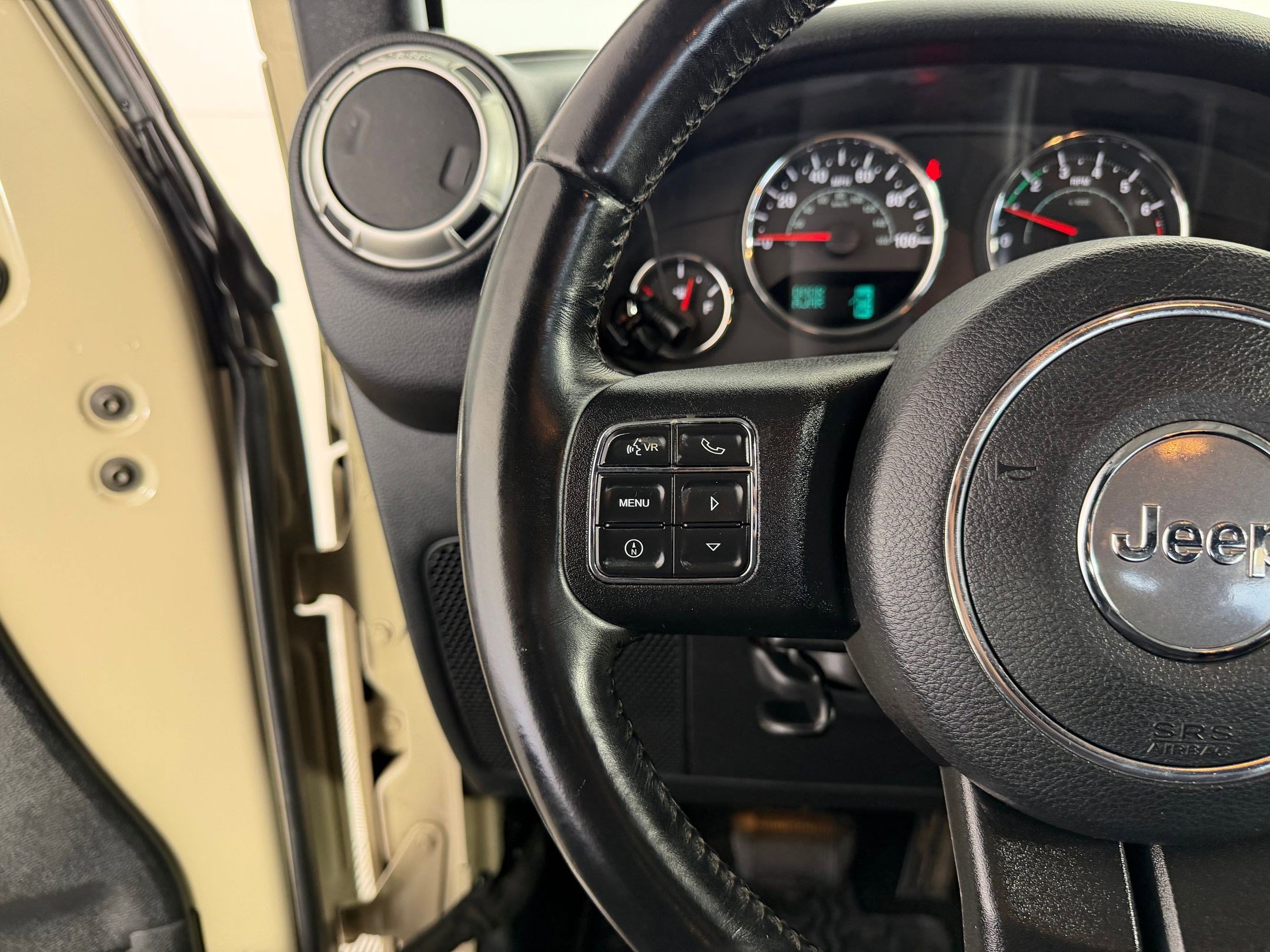 Used 2017 Jeep Wrangler Unlimited Sahara w/ Connectivity Group AWD/4WD image 23