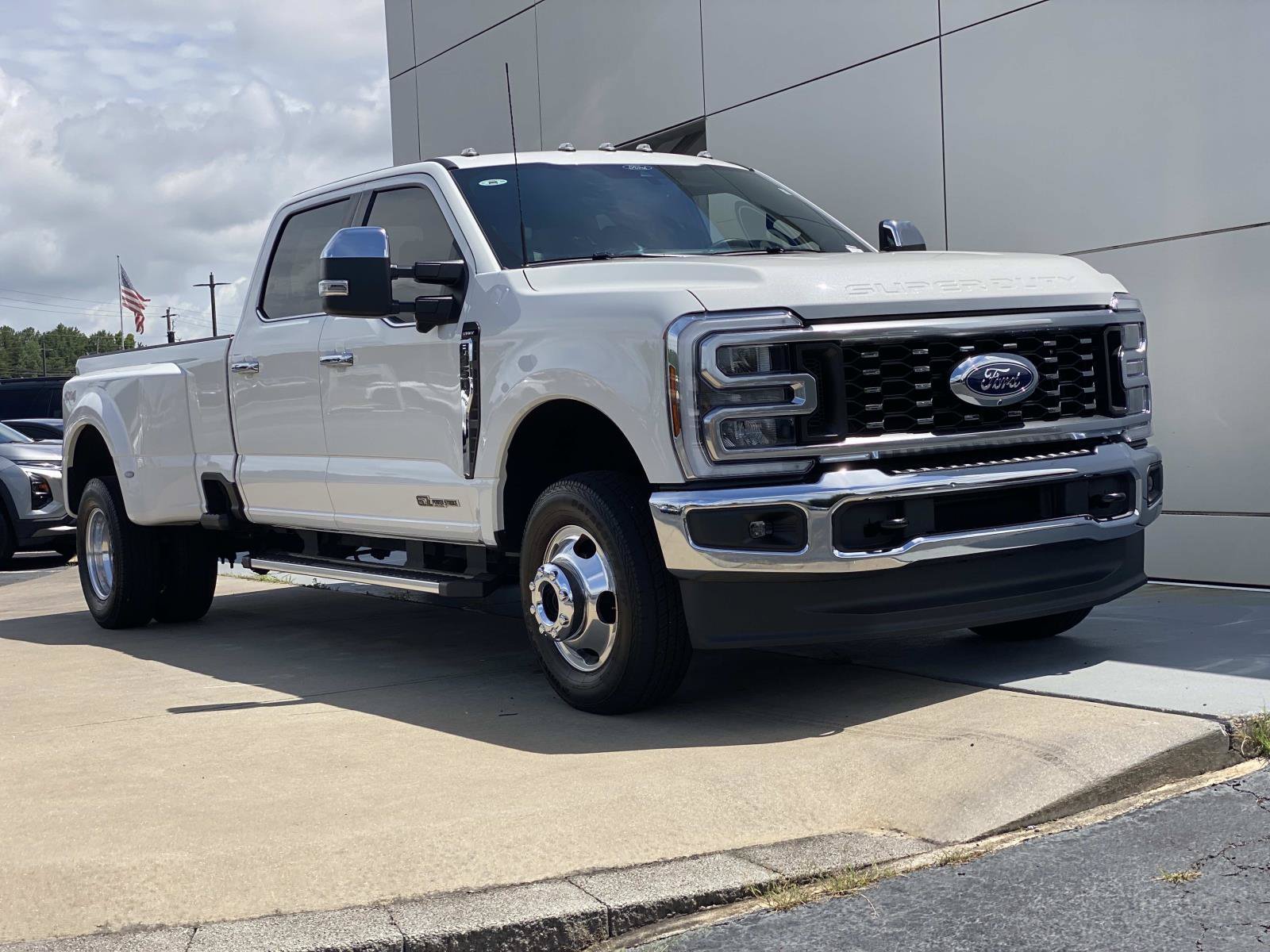 Used 2025 Ford F350 Lariat w/ Chrome Package AWD/4WD image 2