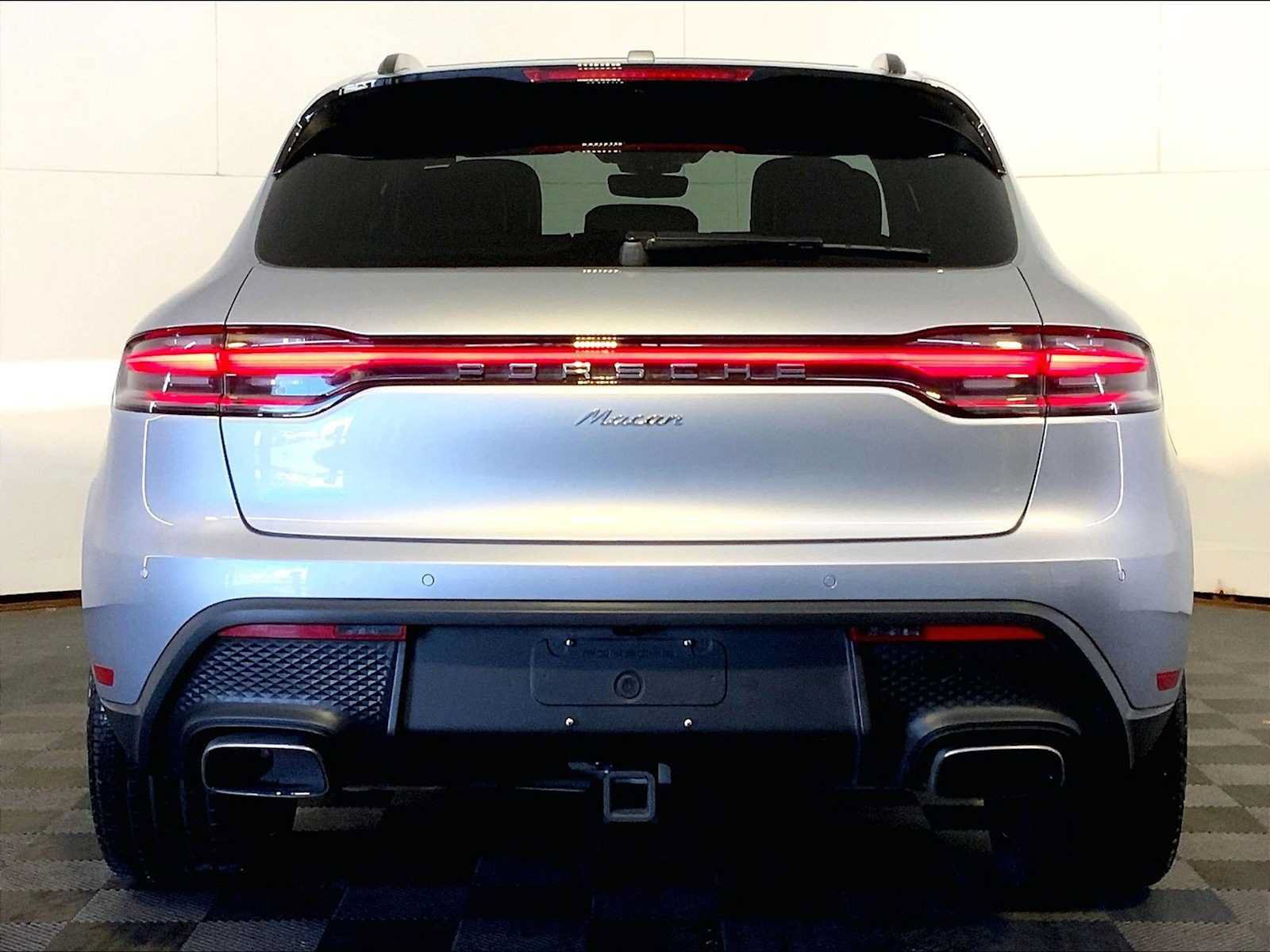 Certified 2026 Porsche Macan AWD/4WD image 6