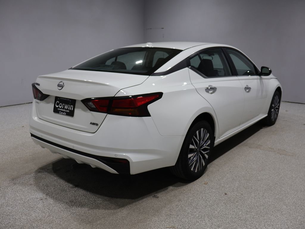 Used 2025 Nissan Altima 2.5 SV AWD/4WD image 2