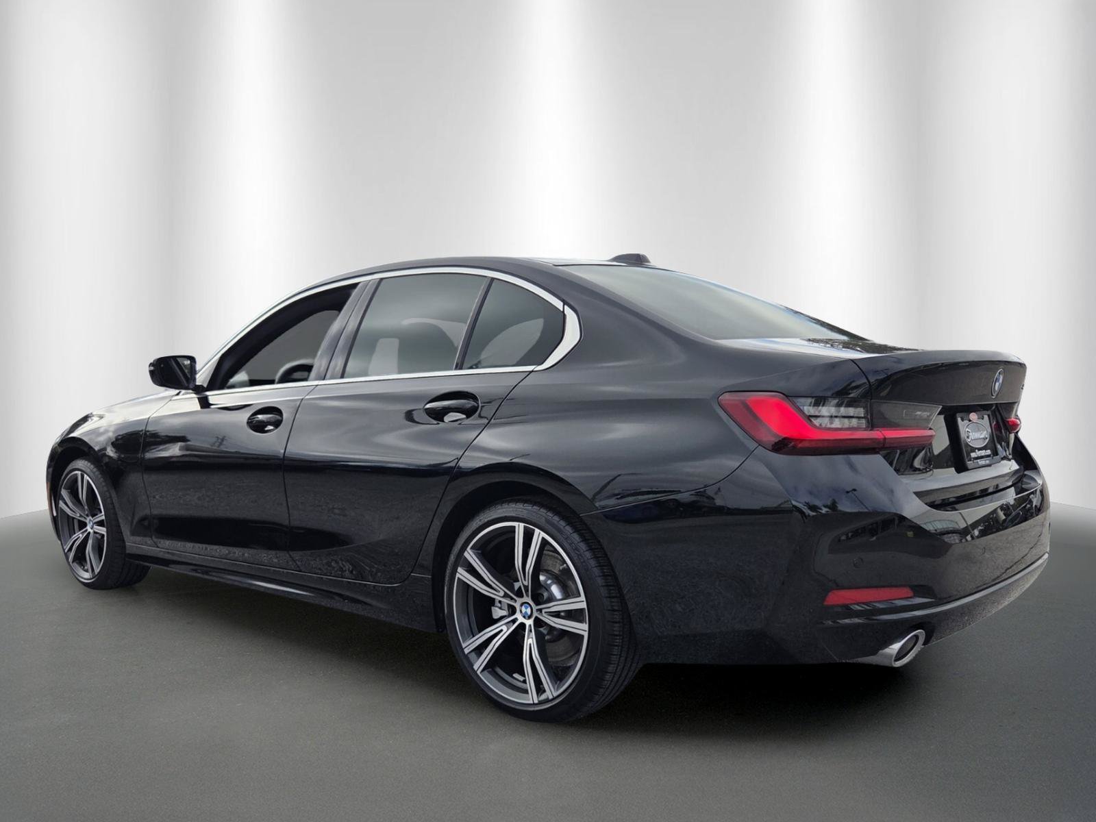Used 2024 BMW 330i Sedan w/ Convenience Package RWD image 5