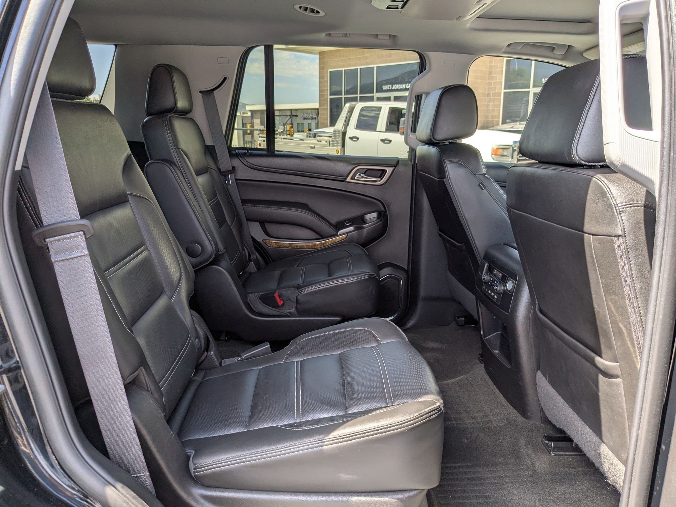 Used 2017 GMC Yukon Denali w/ Open Road Package AWD/4WD image 27