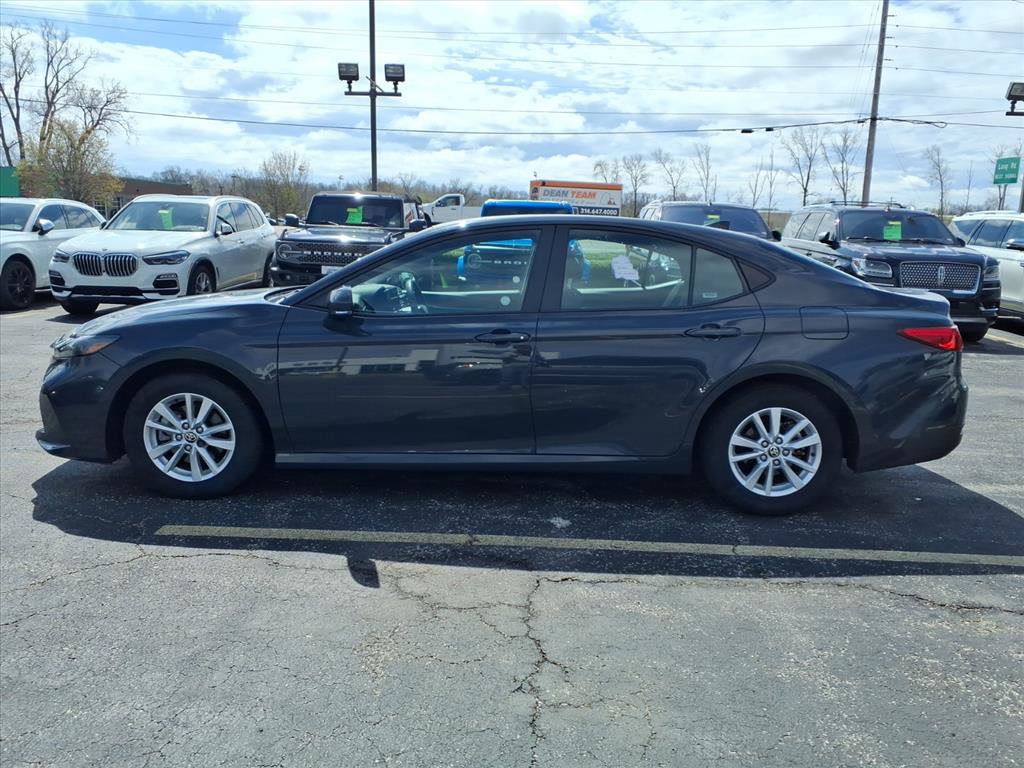 Used 2025 Toyota Camry LE image 5
