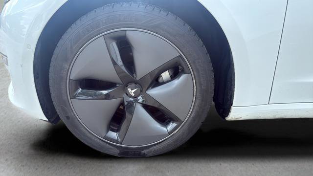 Used 2018 Tesla Model 3 Long Range RWD image 14