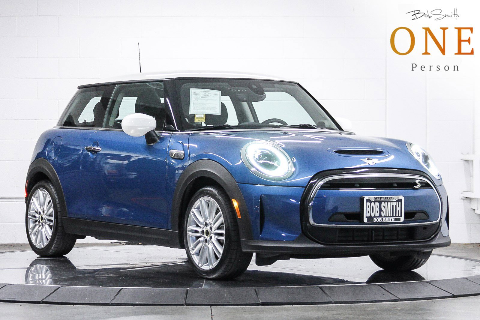 Certified 2024 MINI Cooper SE FWD image 1