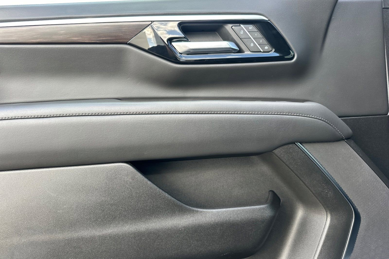 Certified 2025 Chevrolet Tahoe Z71 image 11