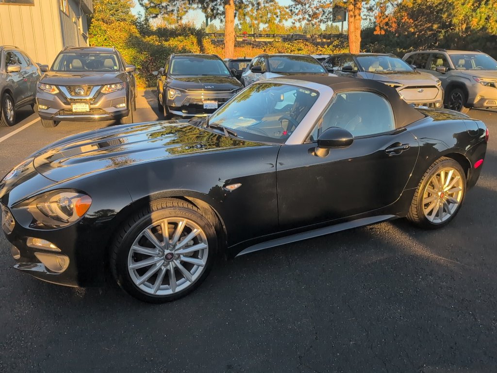 Used 2017 FIAT 124 Spider Lusso RWD image 2