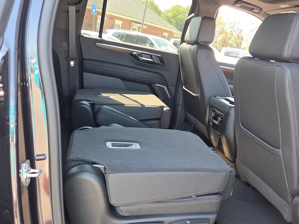 New 2026 Chevrolet Suburban High Country AWD/4WD image 16