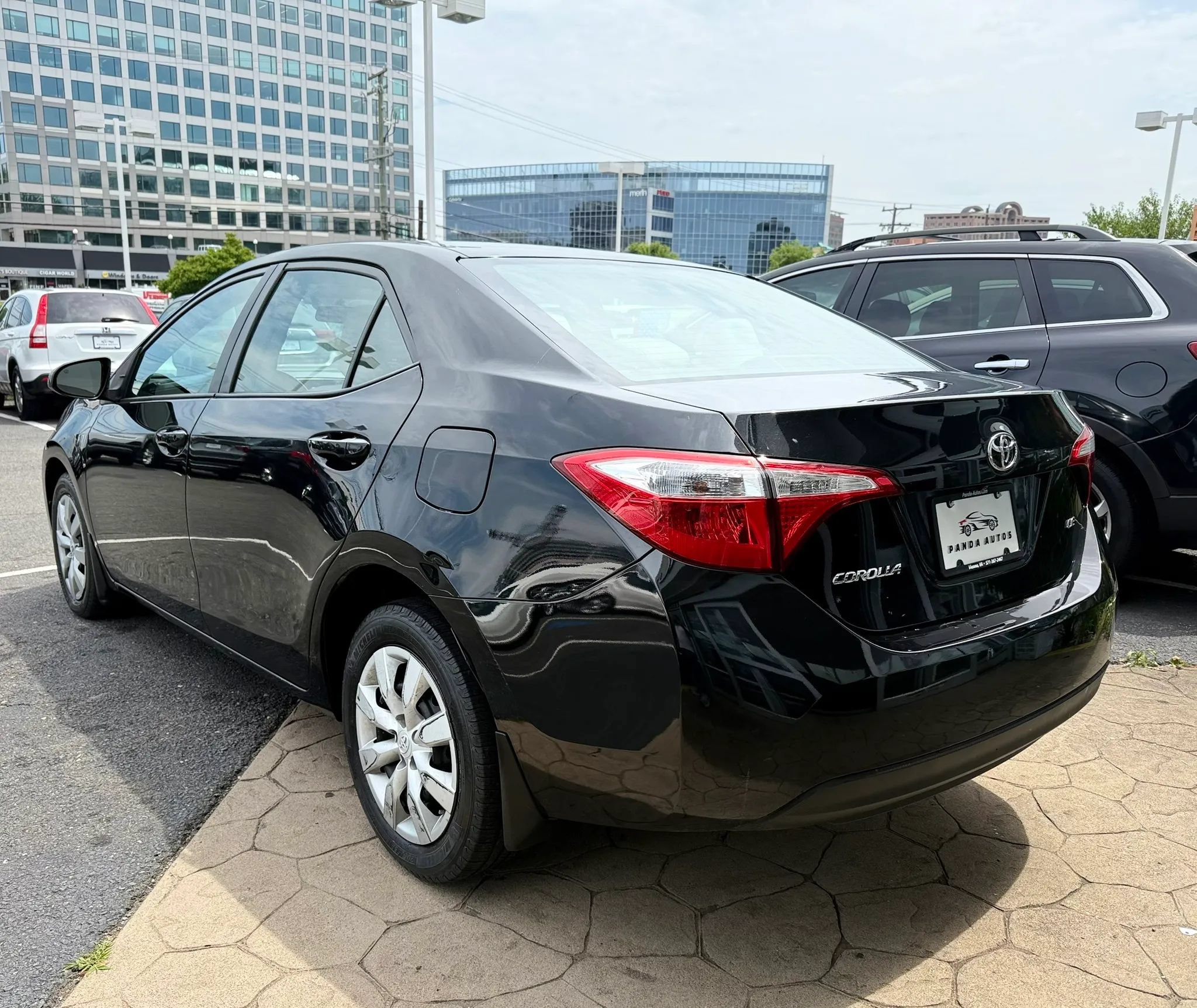 Used 2016 Toyota Corolla LE FWD image 5