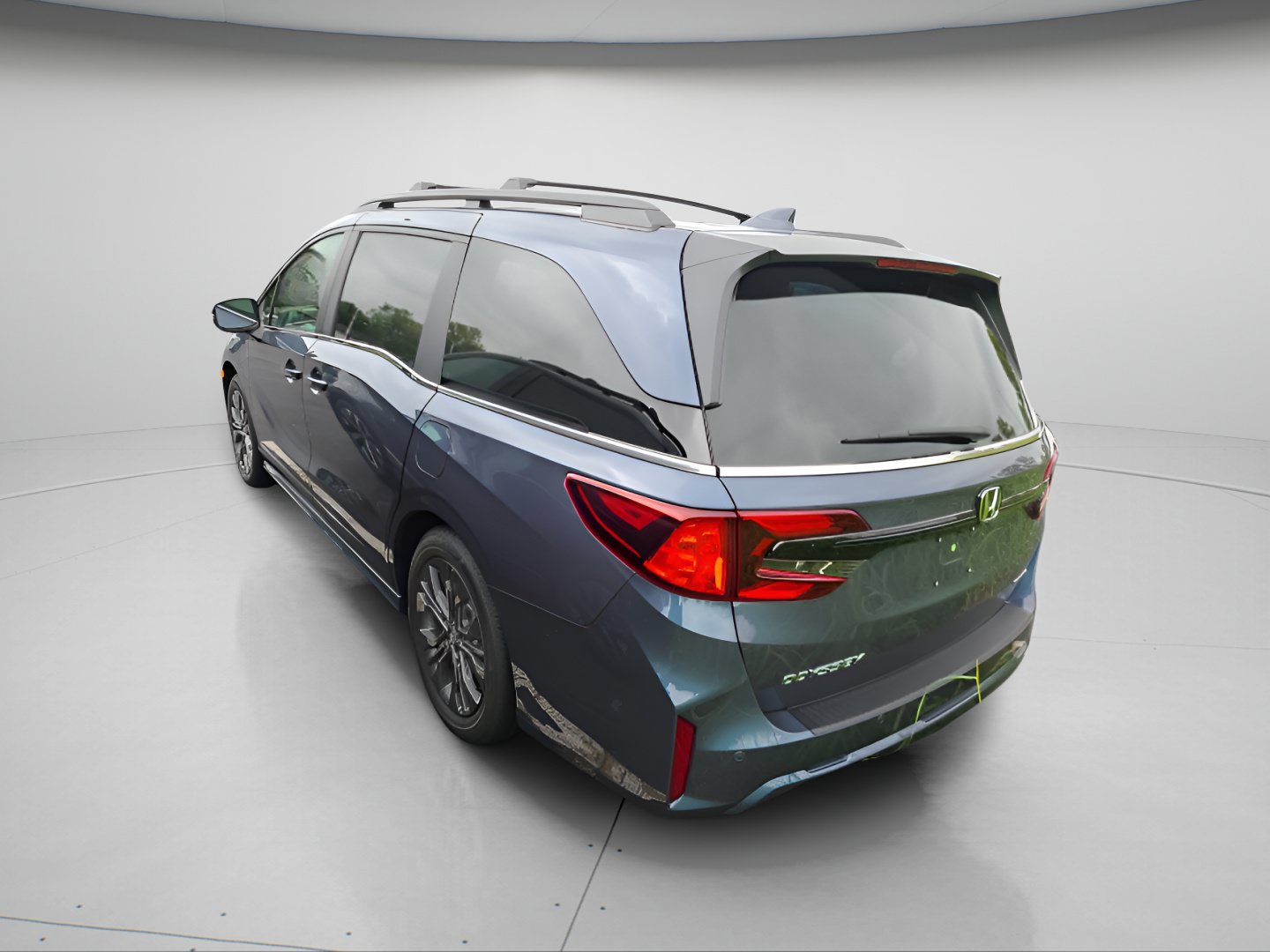 New 2027 Honda Odyssey Touring image 4