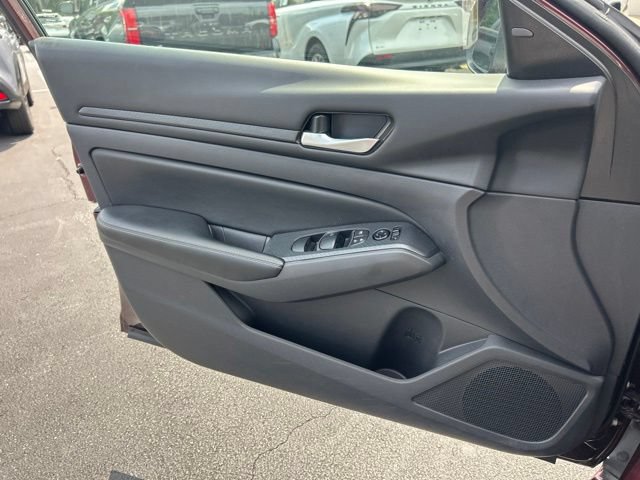Used 2025 Nissan Altima 2.5 SV FWD image 25