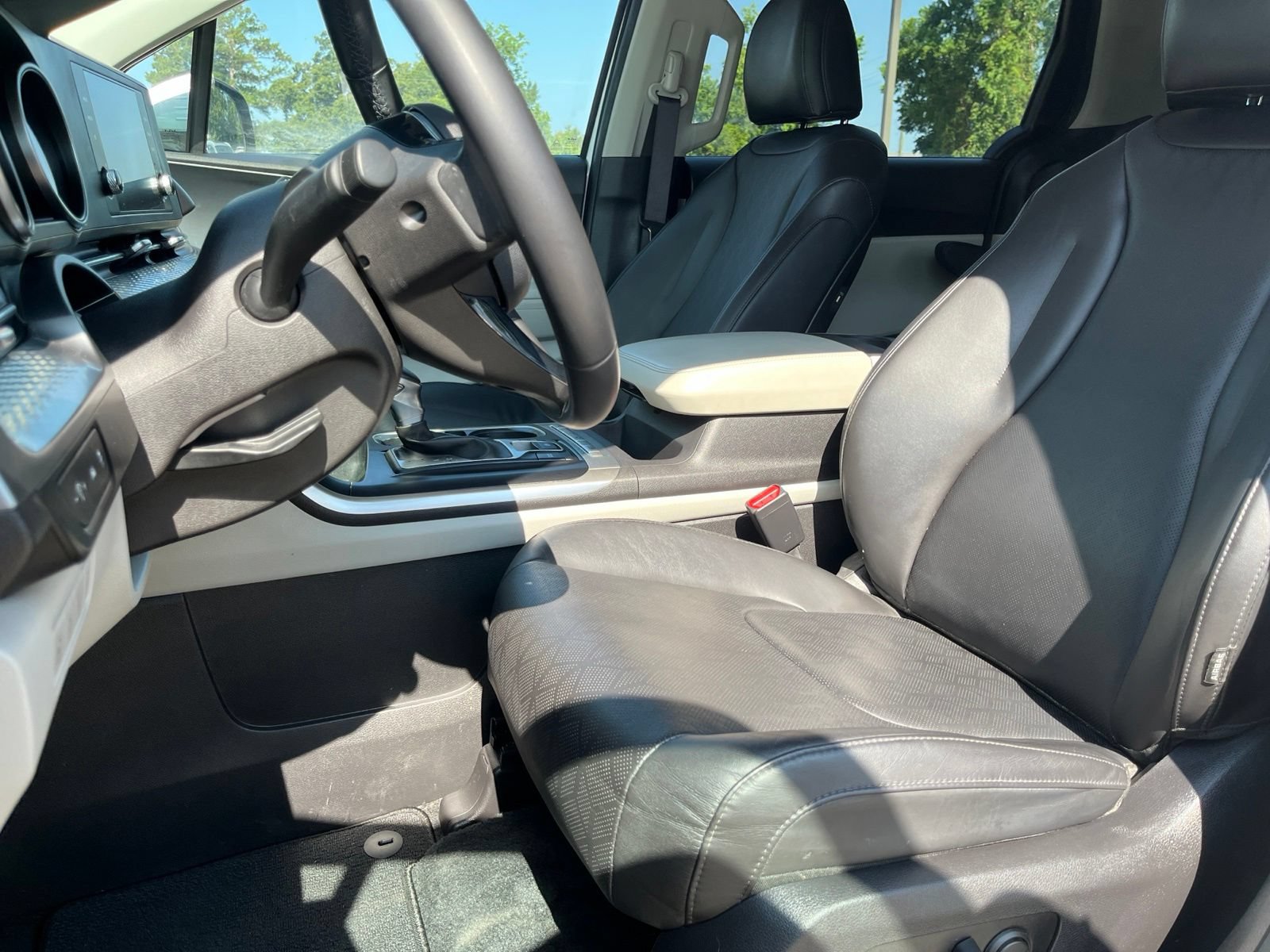 Used 2023 Kia Carnival LX FWD image 8