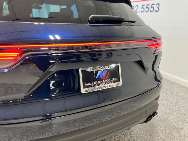 Used 2023 Porsche Cayenne Platinum Edition image 41