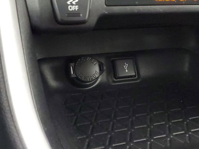 Used 2021 Toyota RAV4 LE image 29