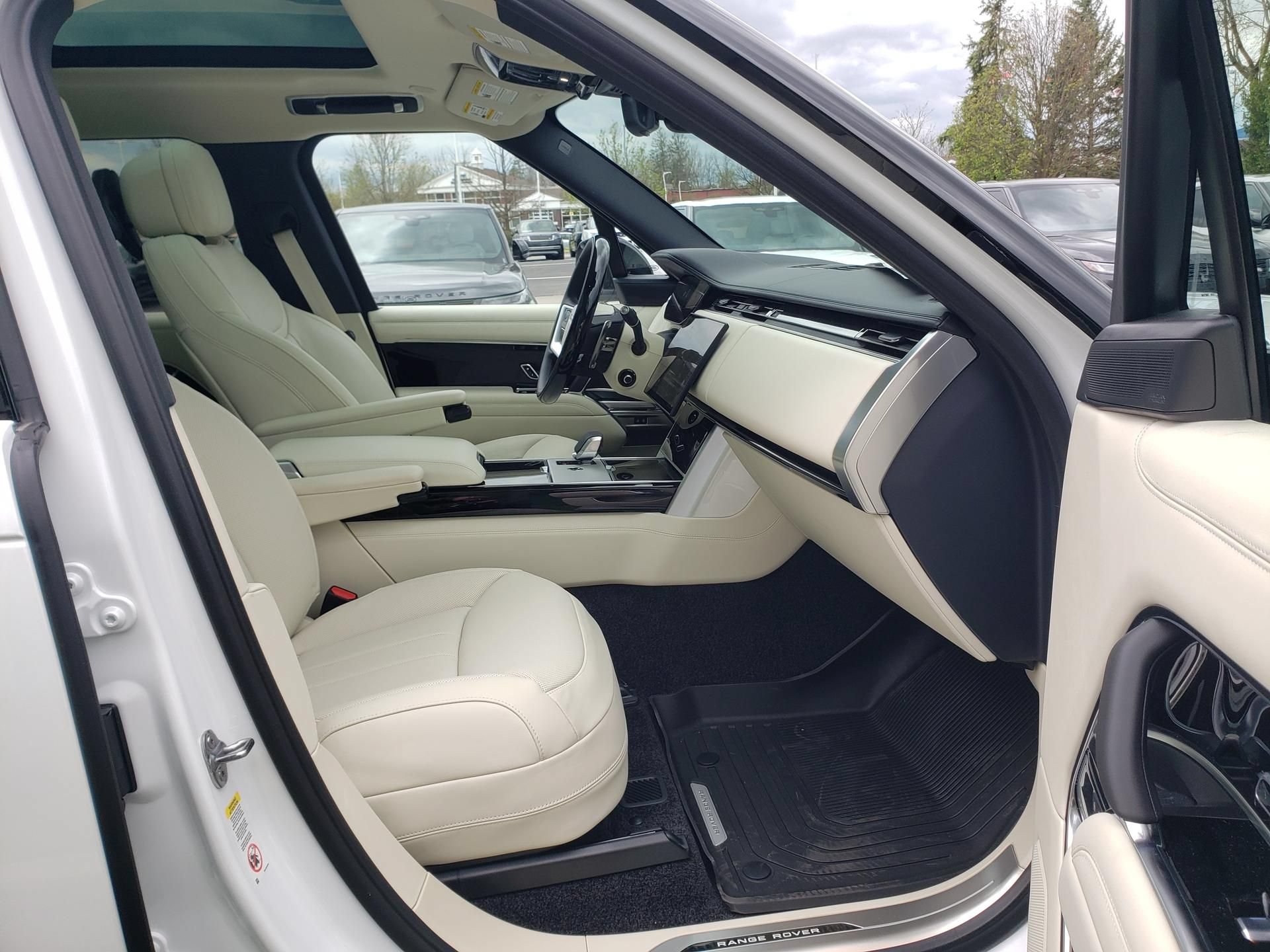 New 2026 Land Rover Range Rover SE AWD/4WD image 17
