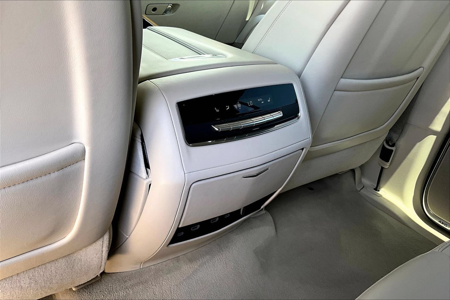 Used 2022 Cadillac Escalade Sport Platinum RWD image 35