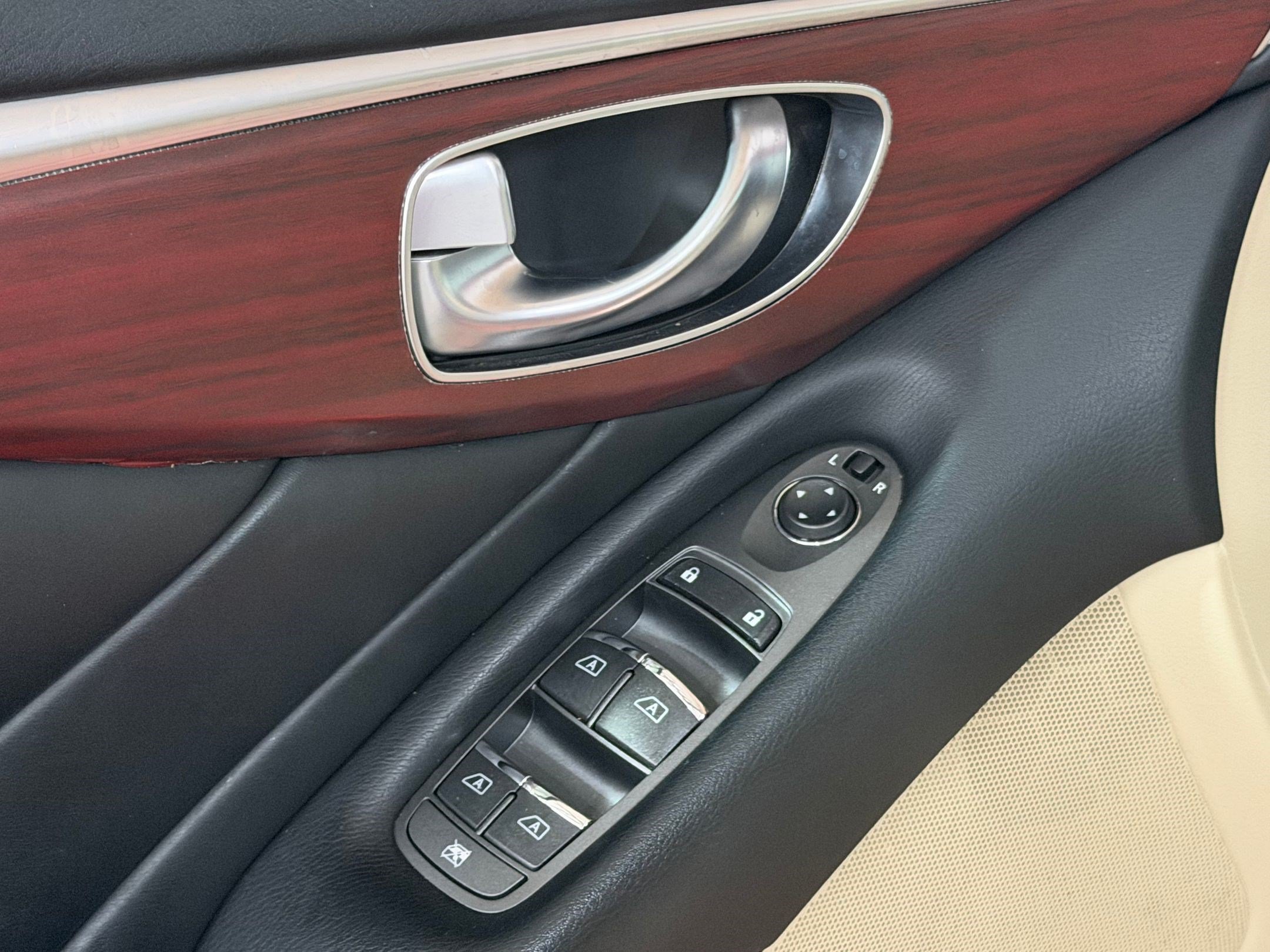 Used 2015 INFINITI Q50 Premium w/ Navigation Package RWD image 31