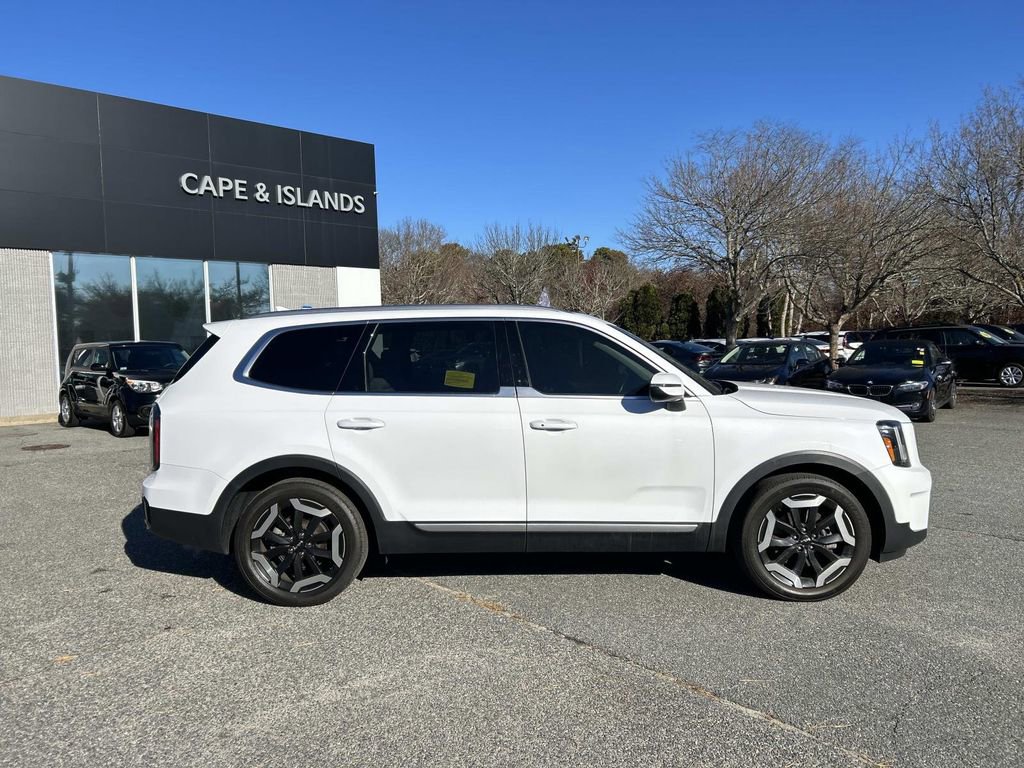 Used 2023 Kia Telluride EX image 2