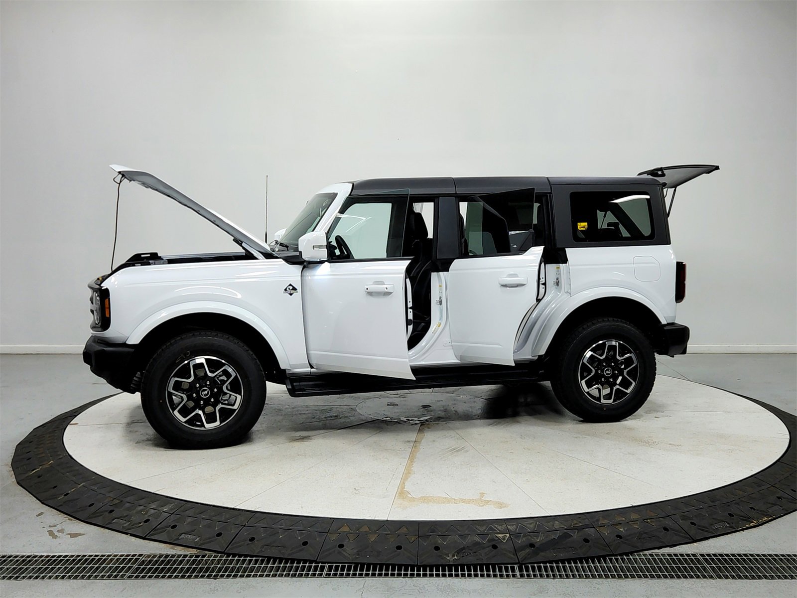 New 2025 Ford Bronco Outer Banks image 12