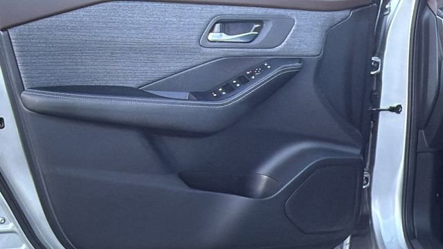 Certified 2023 Nissan Rogue SV image 23