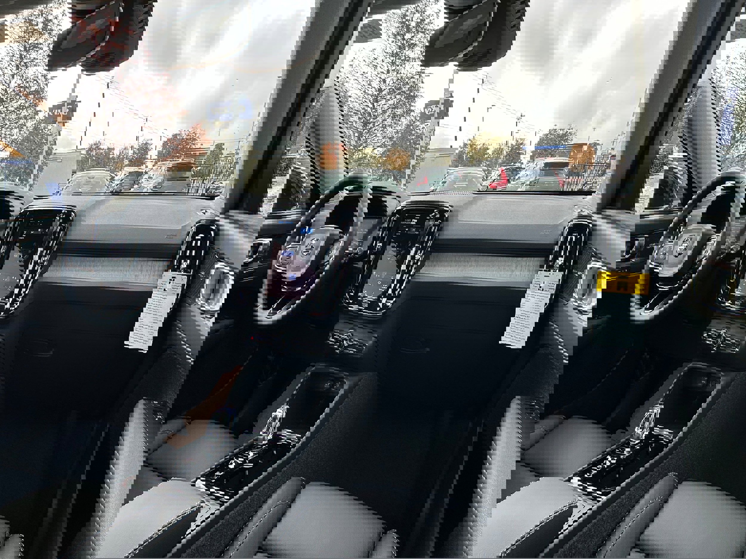 New 2025 Volvo XC40 B5 Plus image 10