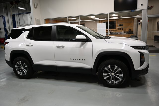New 2026 Chevrolet Equinox LT w/ Convenience Package II image 4