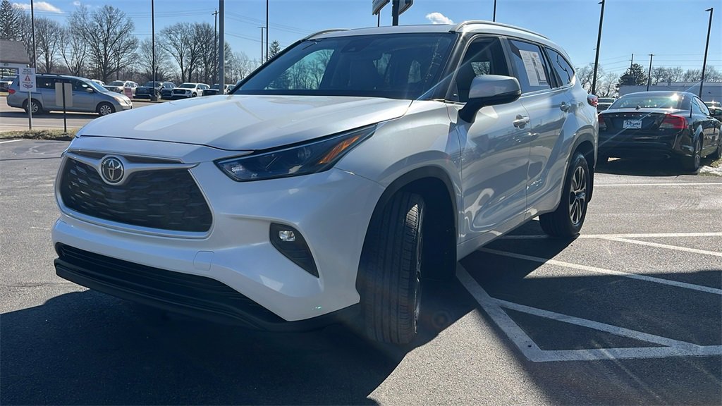 Used 2023 Toyota Highlander XLE image 8