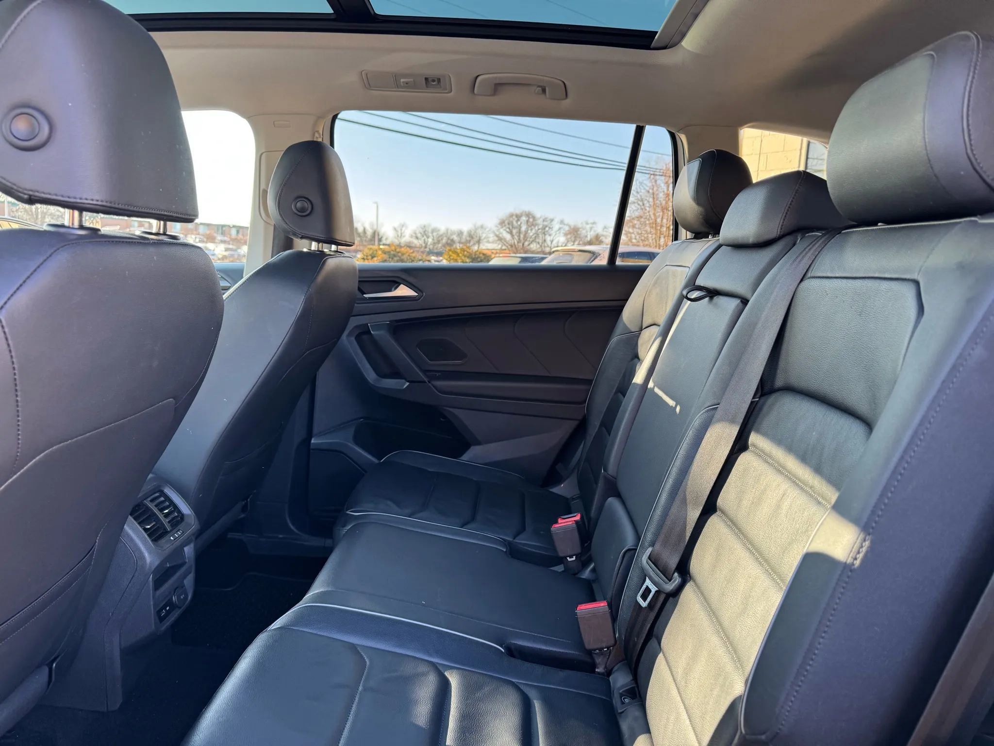 Used 2019 Volkswagen Tiguan SEL Premium w/ 3rd Row Seat Package image 36