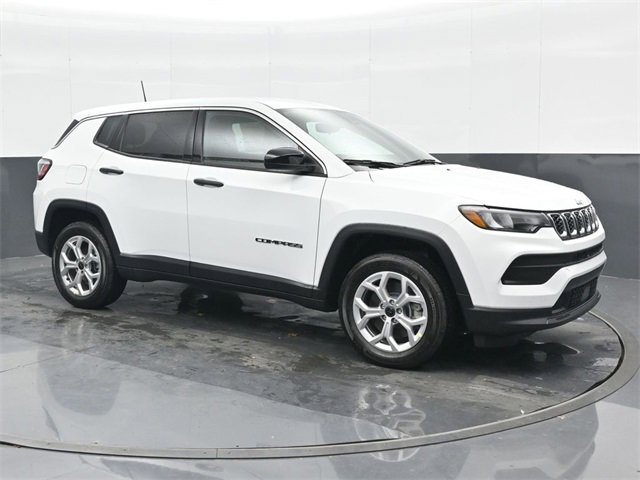 Used 2025 Jeep Compass Sport image 5