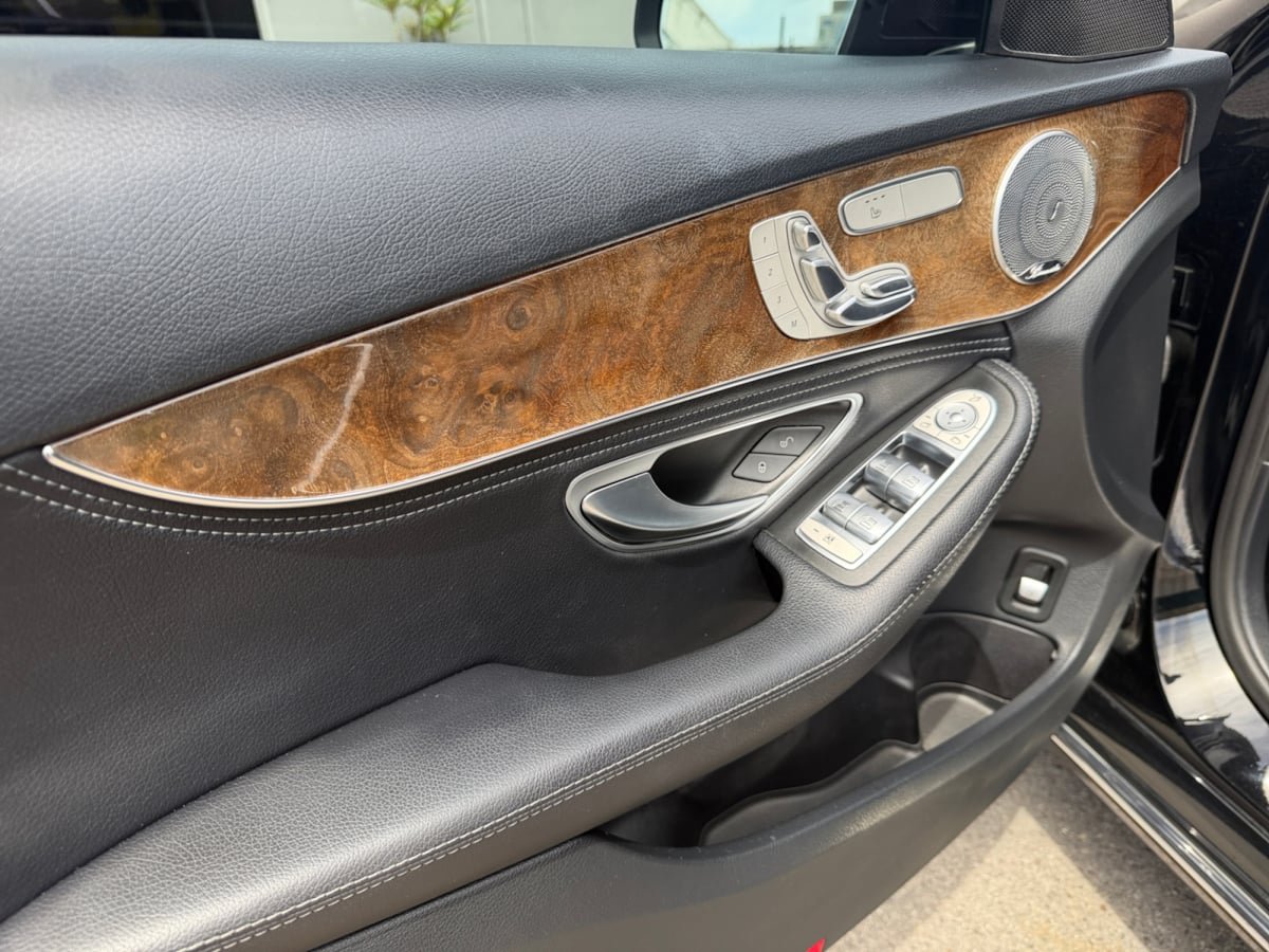 Used 2015 Mercedes-Benz C 300 4MATIC Sedan image 11