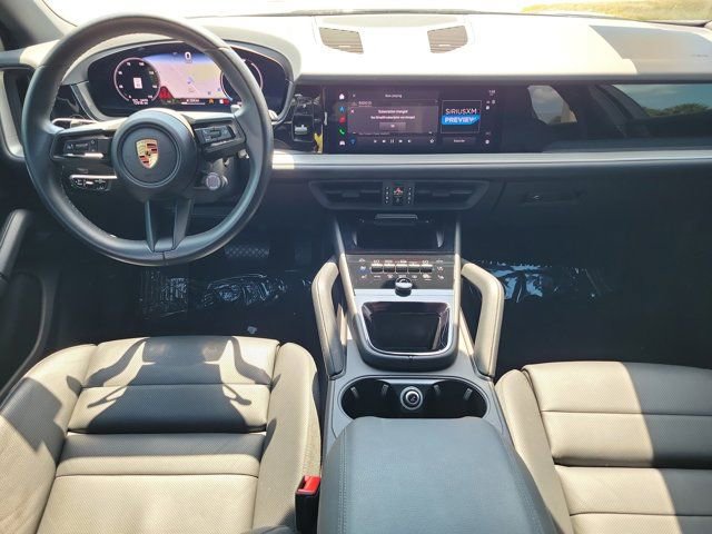 Used 2024 Porsche Cayenne image 2