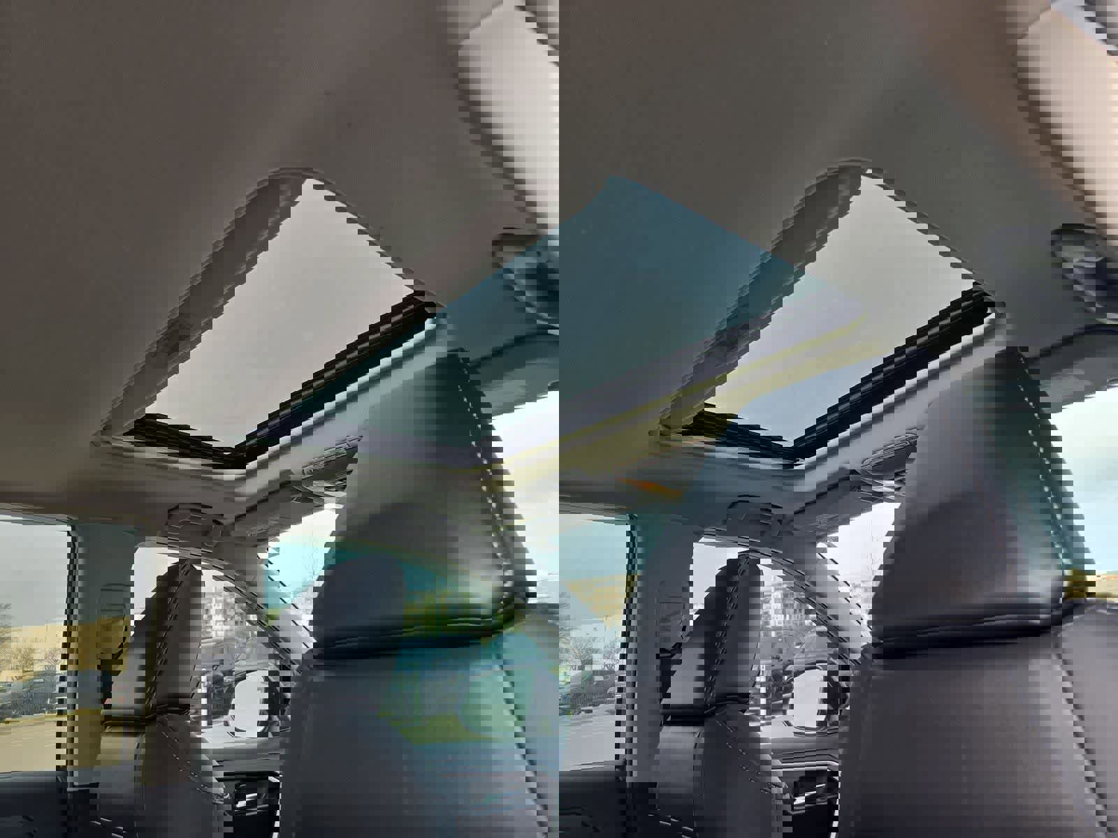 Used 2021 Toyota RAV4 XLE Premium image 21