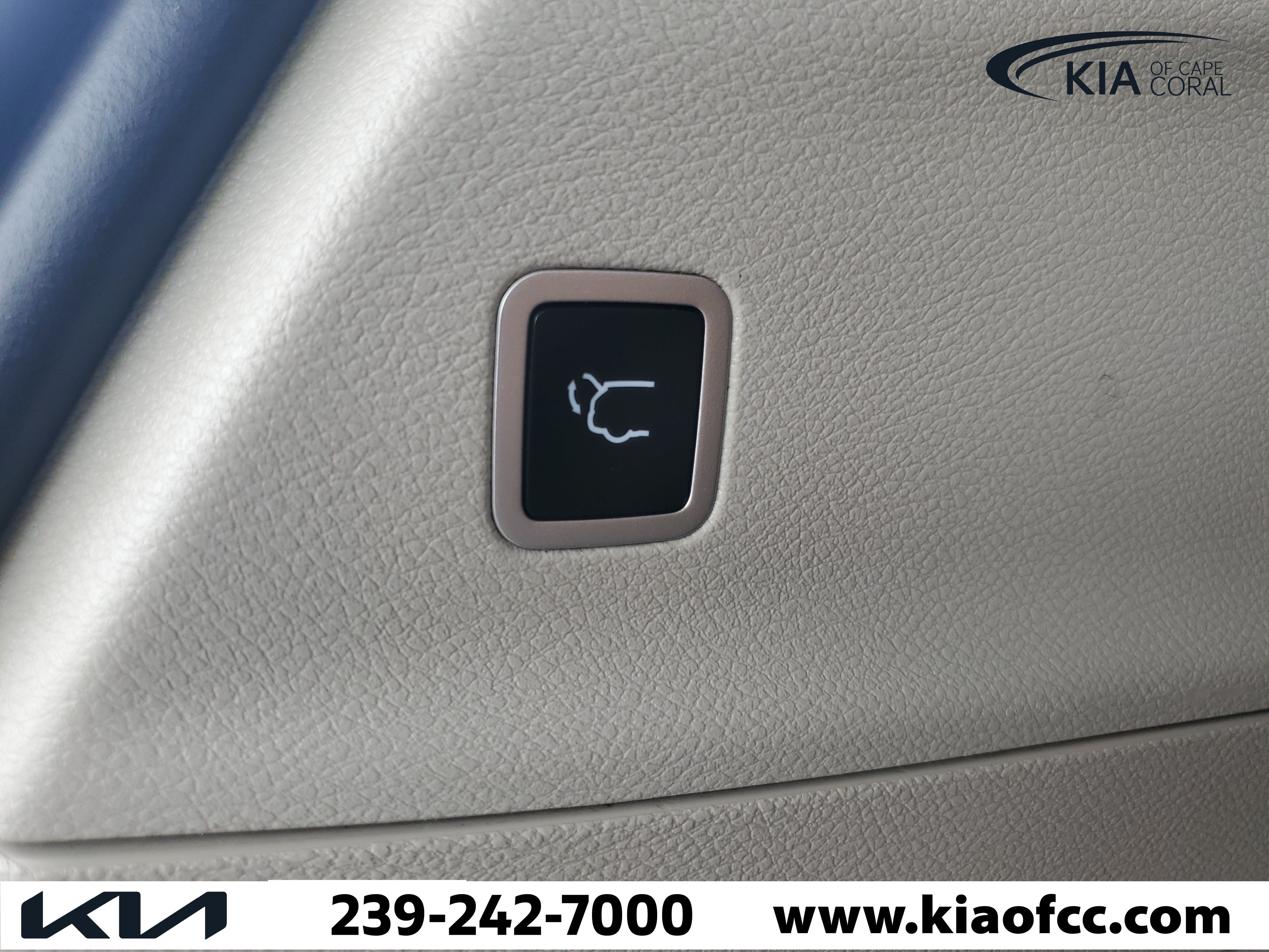 Used 2022 Chrysler Pacifica Limited FWD image 9
