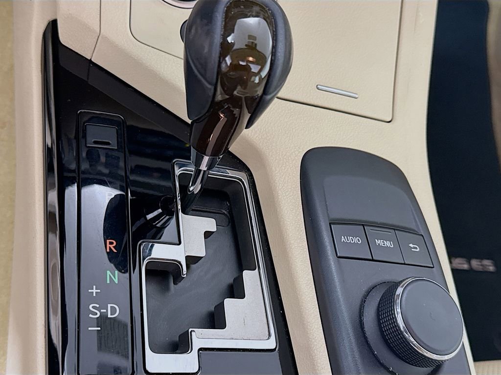 Used 2015 Lexus ES 350 w/ Premium Package image 16