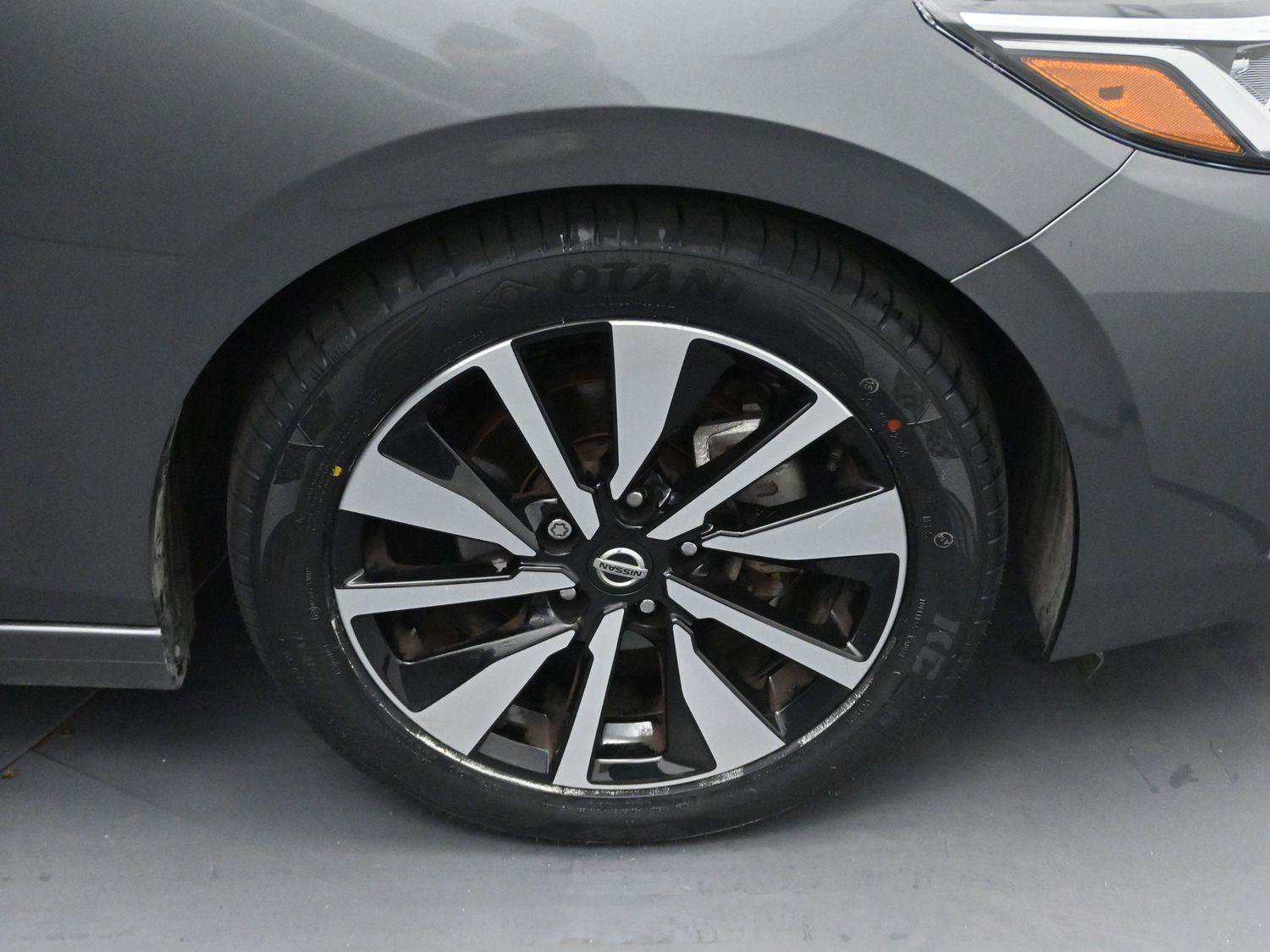 Used 2023 Nissan Sentra SV w/ SV Premium Package FWD image 30