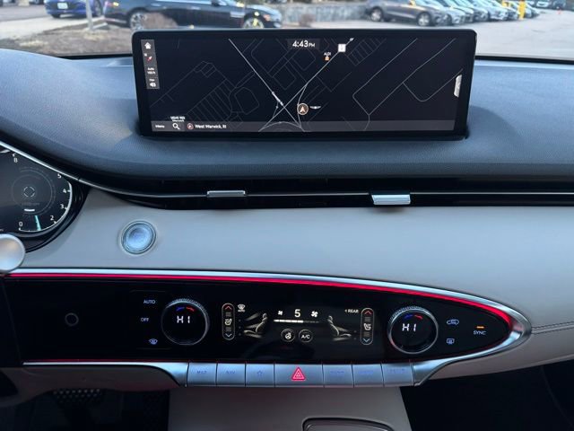 Used 2022 Genesis GV70 2.5T w/ Advanced Package image 33