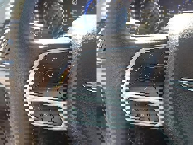 Used 2023 Chrysler Pacifica Touring-L image 7