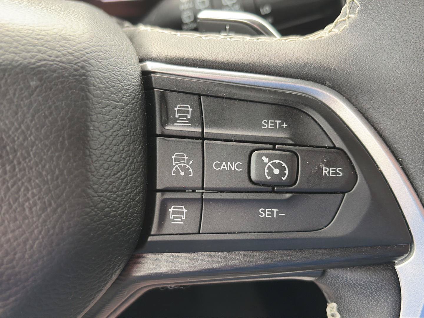 Used 2024 Jeep Grand Cherokee Altitude AWD/4WD image 15