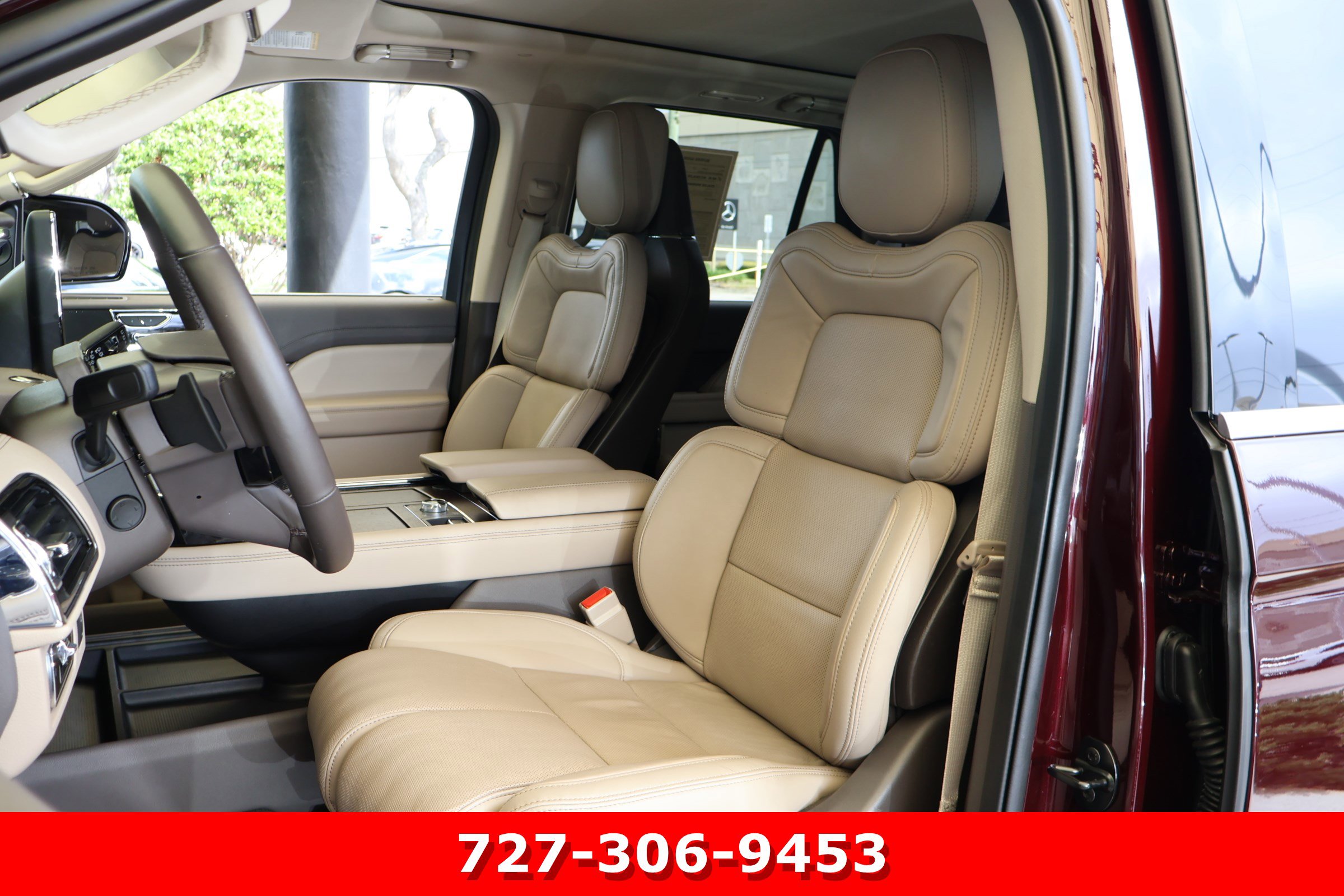 Used 2024 Lincoln Navigator Reserve image 2