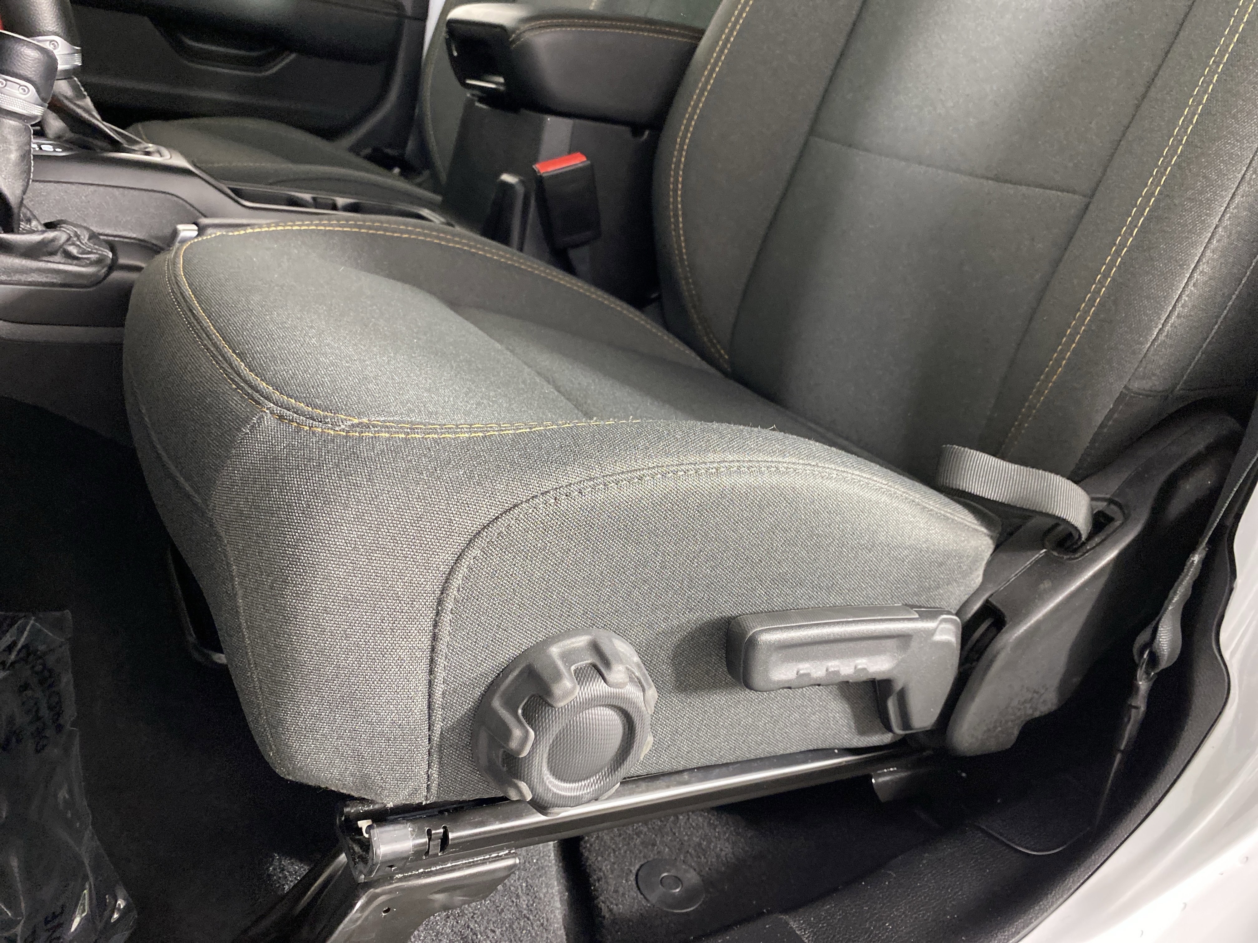 Used 2025 Jeep Wrangler Sahara AWD/4WD image 19