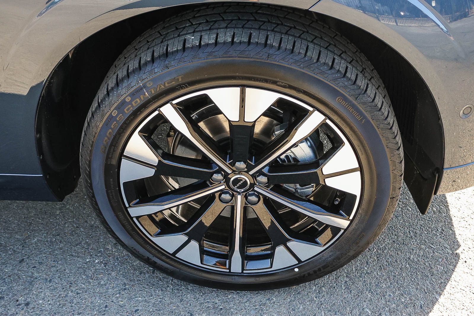 New 2026 Volvo XC60 B5 Plus w/ Climate Package AWD/4WD image 14