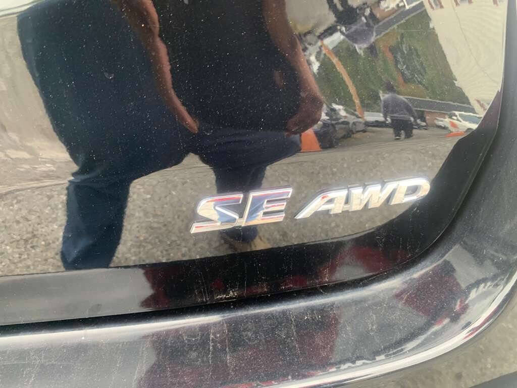 Used 2018 Toyota Highlander SE image 15