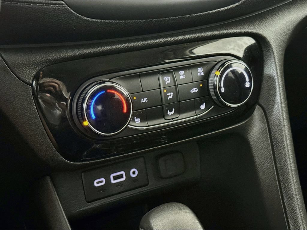 Used 2023 Buick Encore GX Preferred w/ Cold Weather Comfort Package FWD image 18
