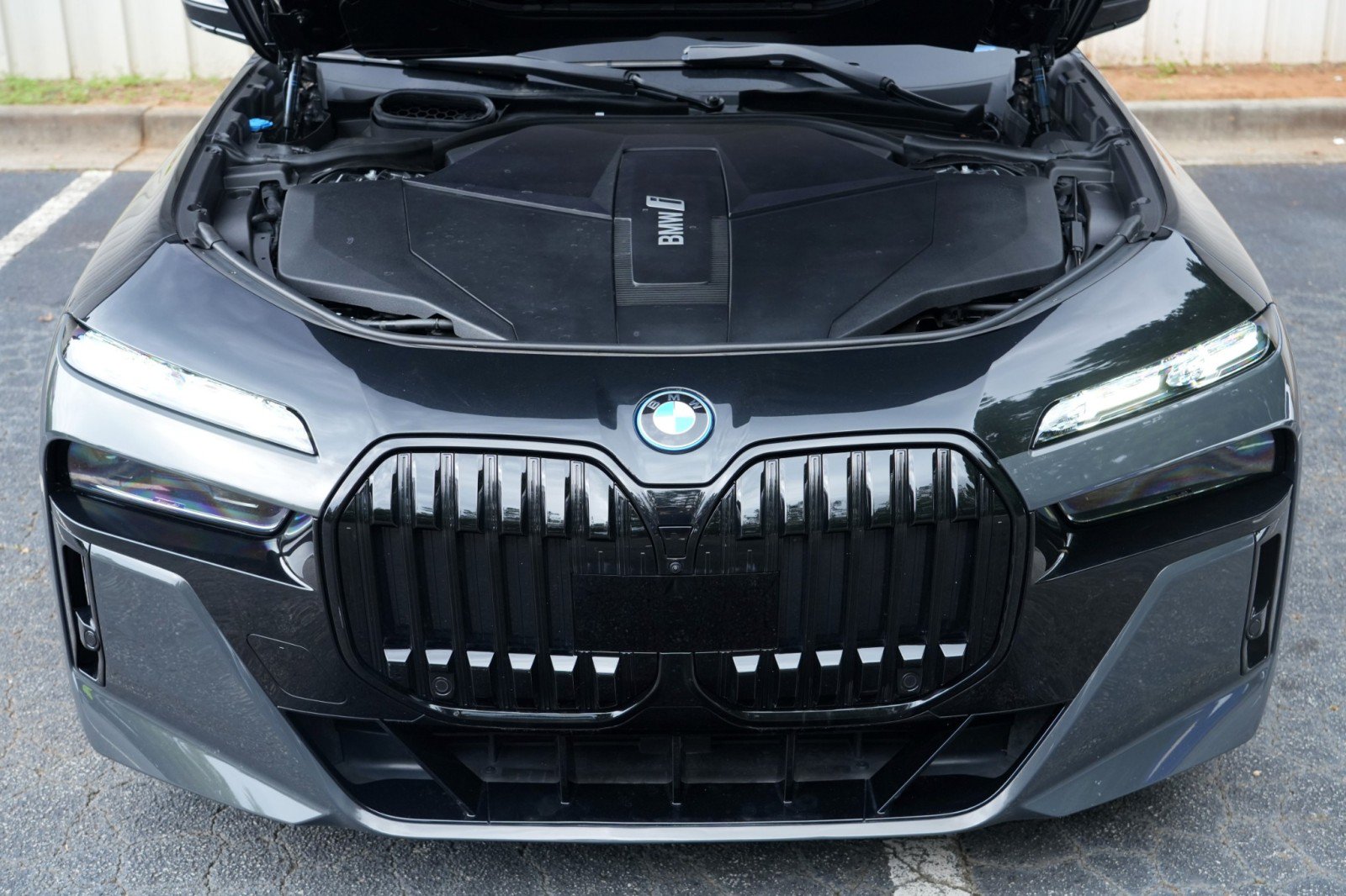 Used 2023 BMW i7 xDrive60 w/ Executive Package 2 AWD/4WD image 8