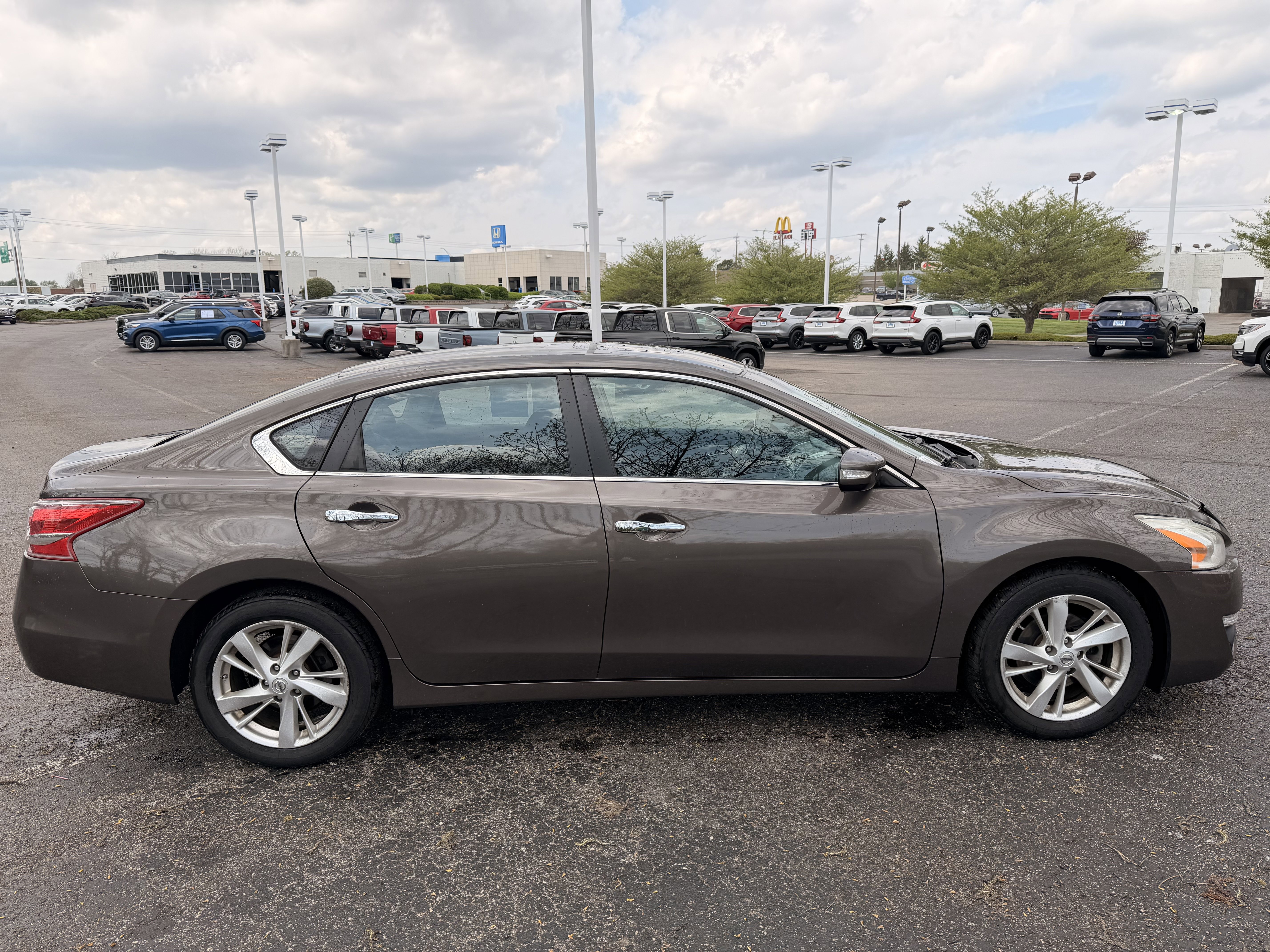 Used 2013 Nissan Altima 2.5 SV w/ 2.5SV Convenience Pkg image 2
