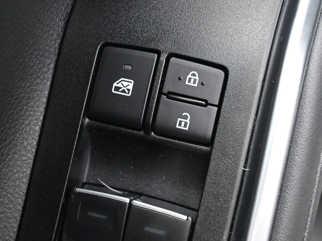 Certified 2025 Toyota Highlander Platinum image 13