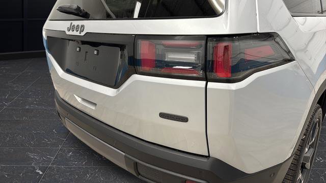 New 2026 Jeep Cherokee Overland w/ Trailer Tow Group image 33