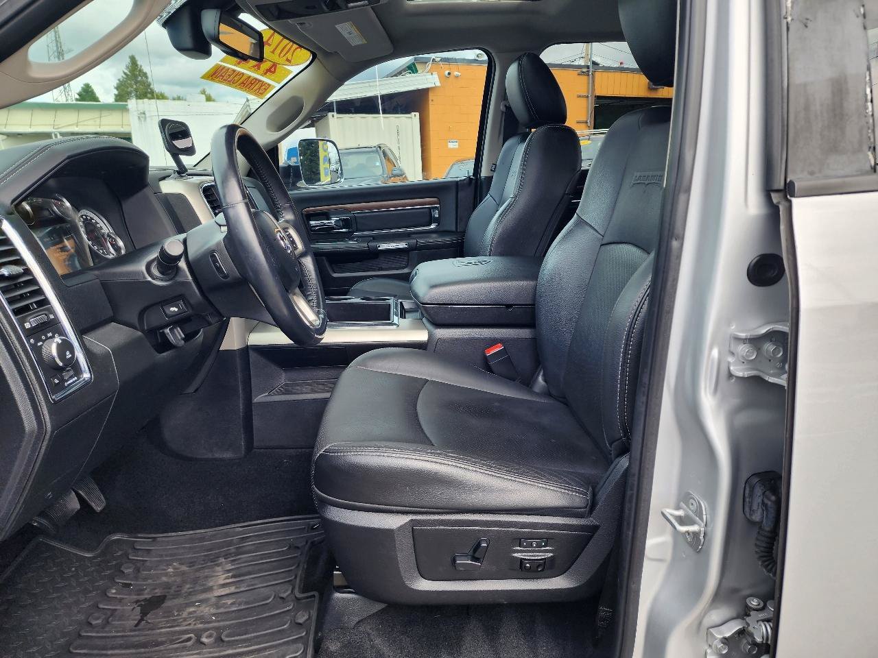 Used 2014 RAM 1500 Laramie w/ Convenience Group AWD/4WD image 12