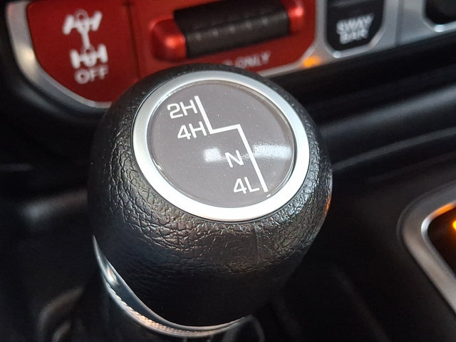 Used 2025 Jeep Wrangler Unlimited Rubicon AWD/4WD image 23