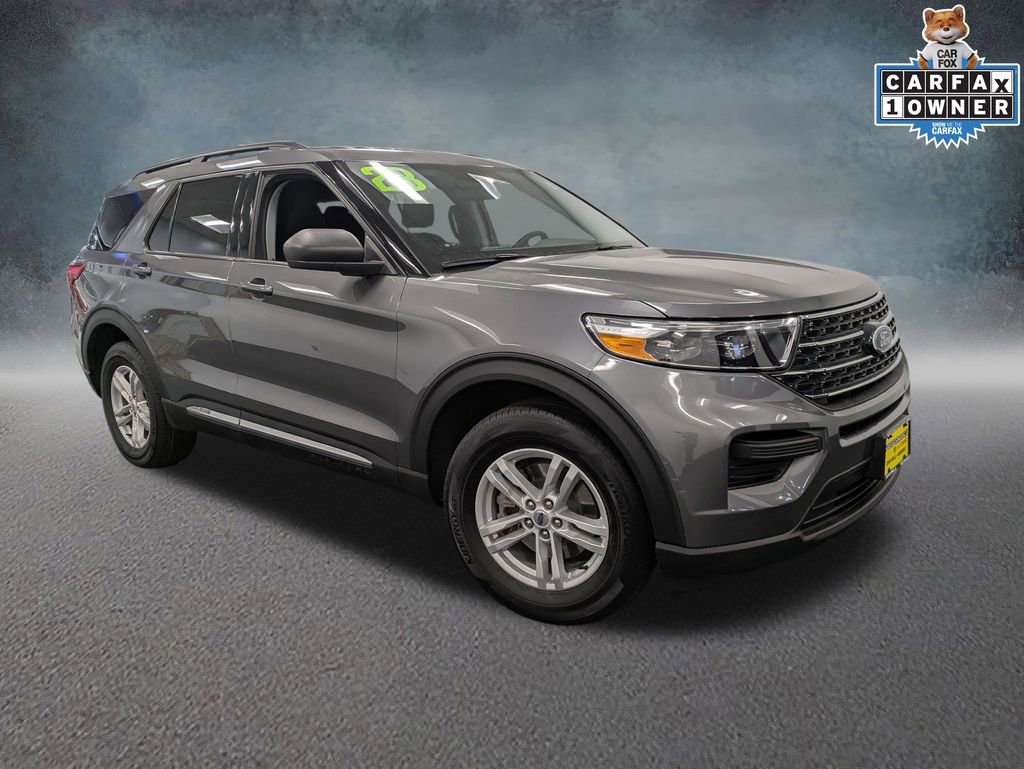 Used 2023 Ford Explorer XLT image 3